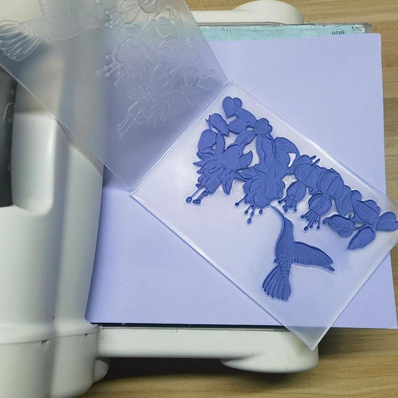 절묘한 보라색 빨간색 벌새 3d 구호 폴더 및 금형 비행 Diy 인사말 카드, 종이 스크랩북, 스탬프 Fre 만들기