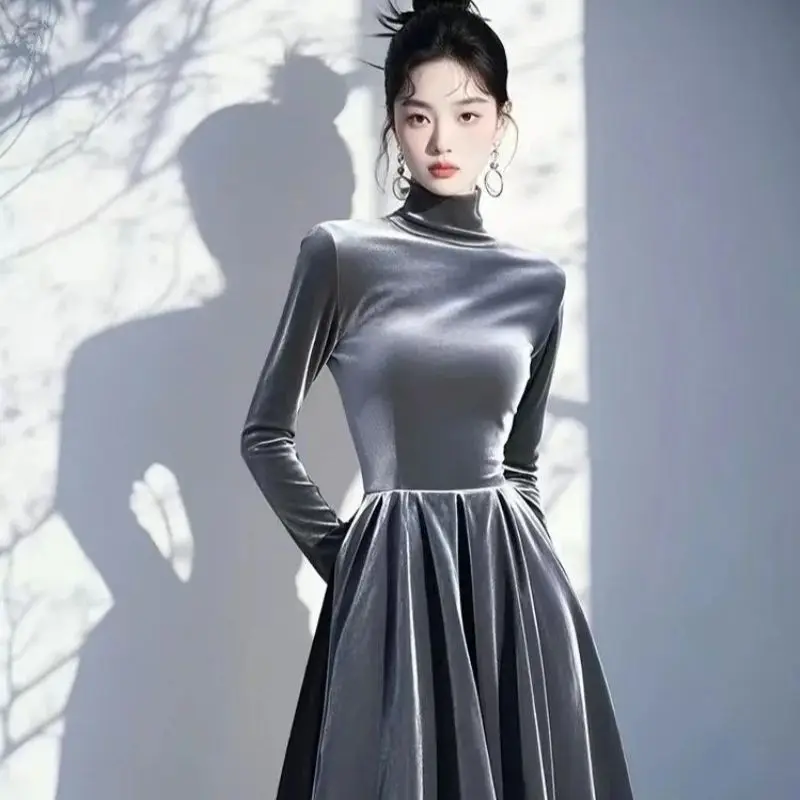 فستان مخملي ذو ياقة مدورة رمادي للنساء فساتين رسمية أنيقة للخريف بلون سادة وخصر عالي على شكل حرف a مطوي للحفلات فساتين طويلة 598B