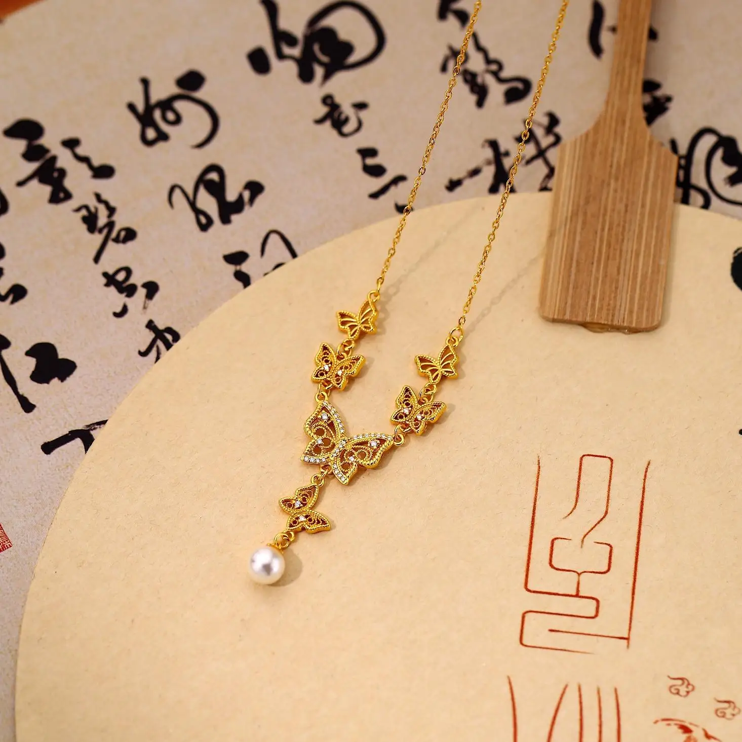 999 24K real gold three-dimensional butterfly Pearl necklace Women's fashion butterfly micro diamond fringe clavicle chain
