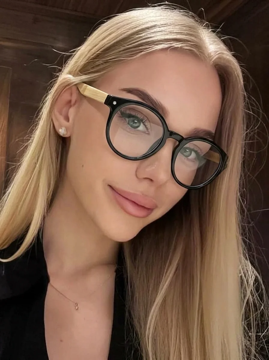 Elegant Transparent Green Frame Reading Glasses with Wooden Texture Temple and Blue Light Filter