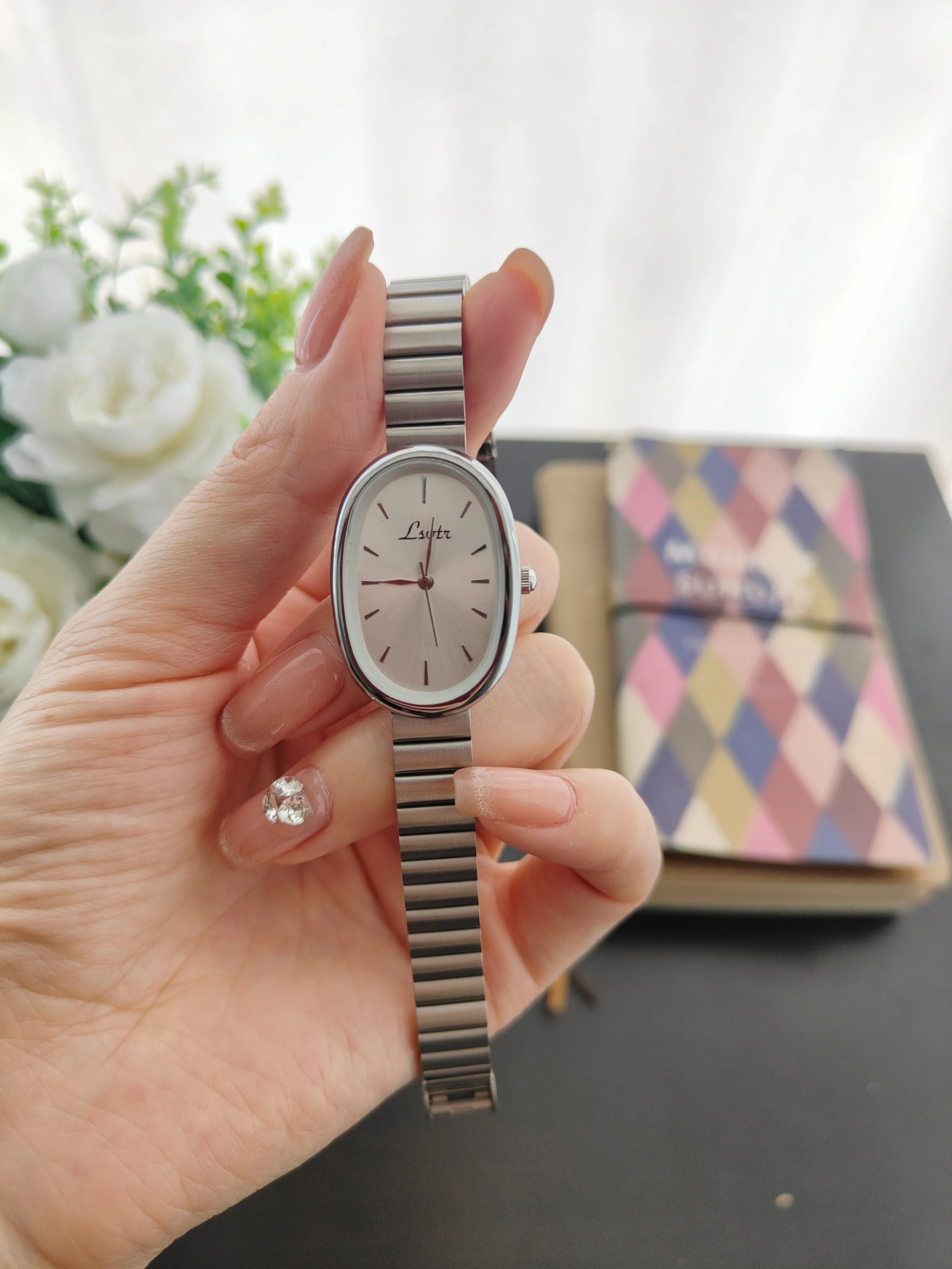 1 Piece of New Fashion Gold Bracelet Women's Watch Retro Luxury Fashion Simple Elegant Accessible Luxury Elegant Versatile Watch Women's Quartz Watch 3