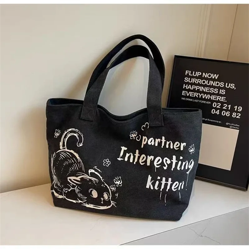 Women's Fashionable Canvas Tote Bag - Stylish and Spacious Shoulder Bag with Zipper Closure