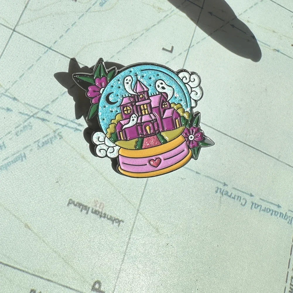 

Брошь на булавке в виде булавки с хрустальным шариком и страшным домом, аксессуары для Хэллоуина