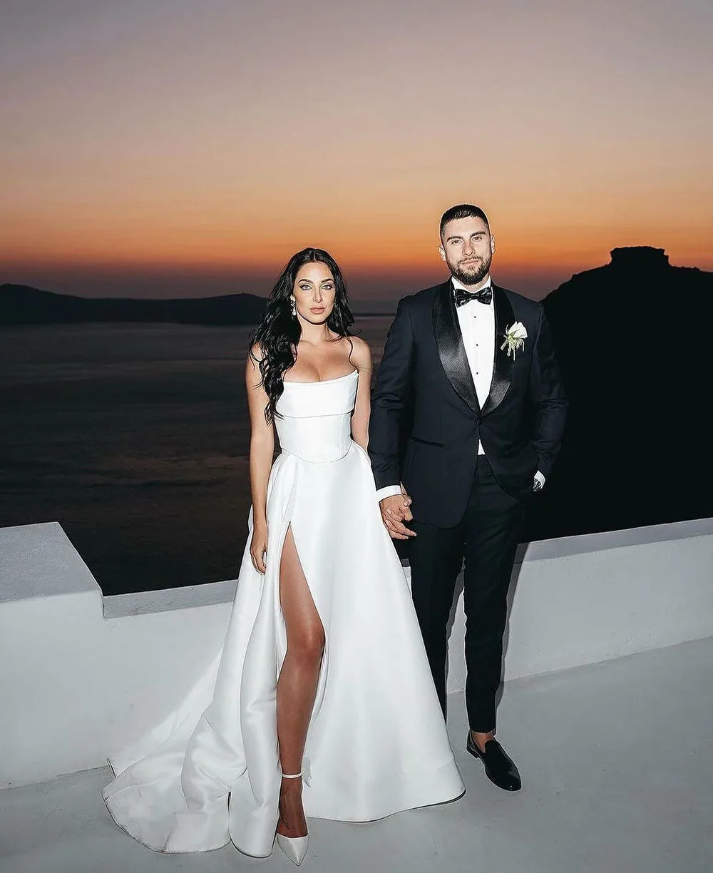 Modern A Line Wedding Dresses Women Strapless Side Slit Pleats Beach Satin Brides Dress Wedding Gown vestidos de novia 2025 2