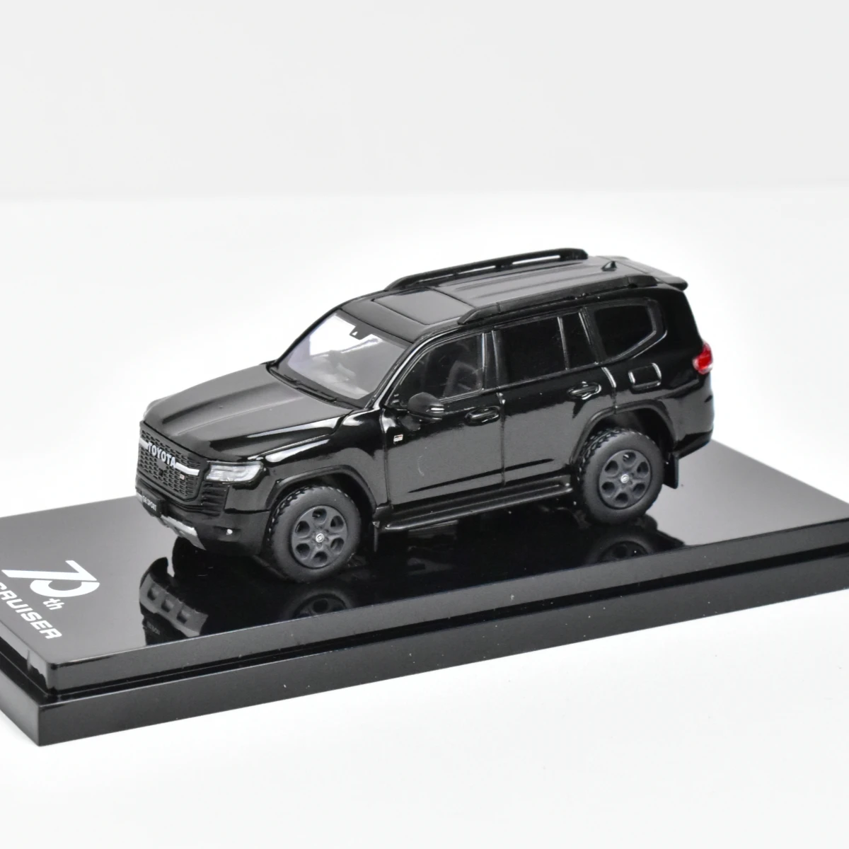 KYOSHO Auto Scale 1/64 黒白ストライプ KYOSHO Auto Scale 1/64 黒白ストライプ Amazon.co.jp: Kyosho 1
