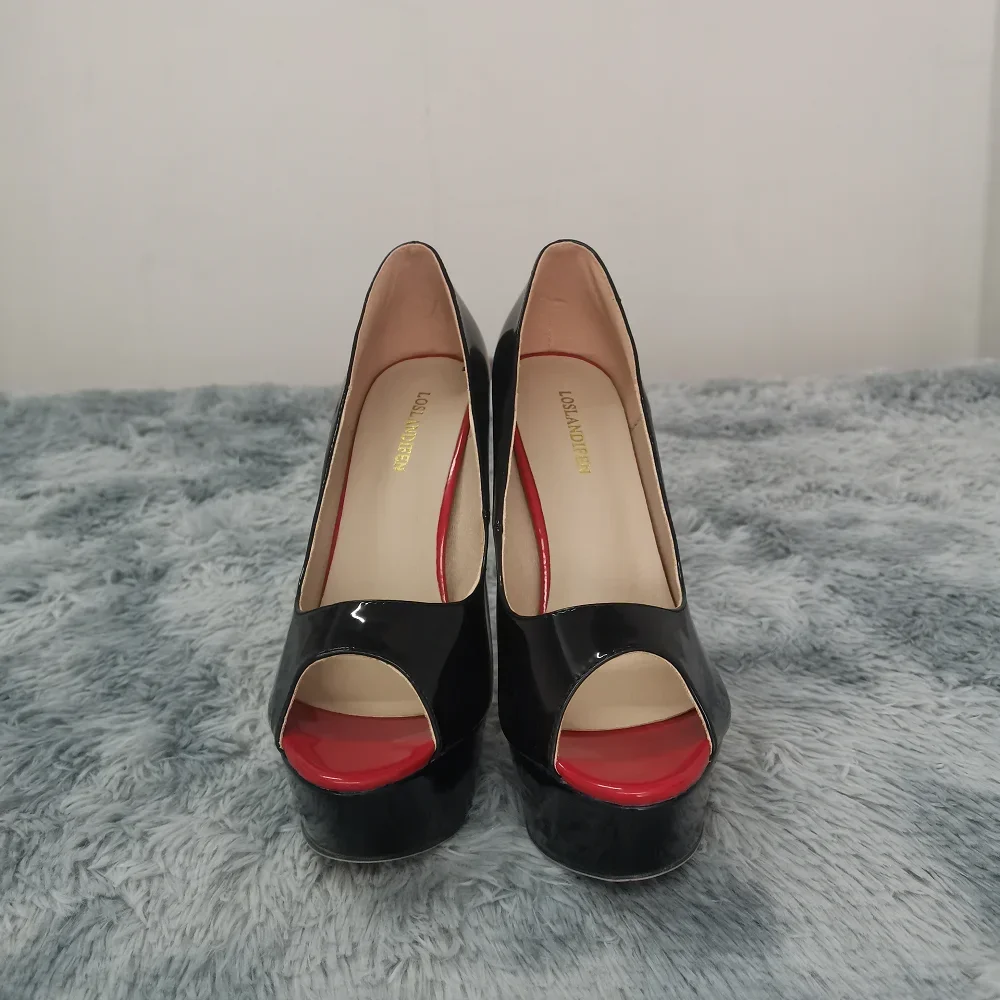 LOSLANDIFEN Women Pumps on model