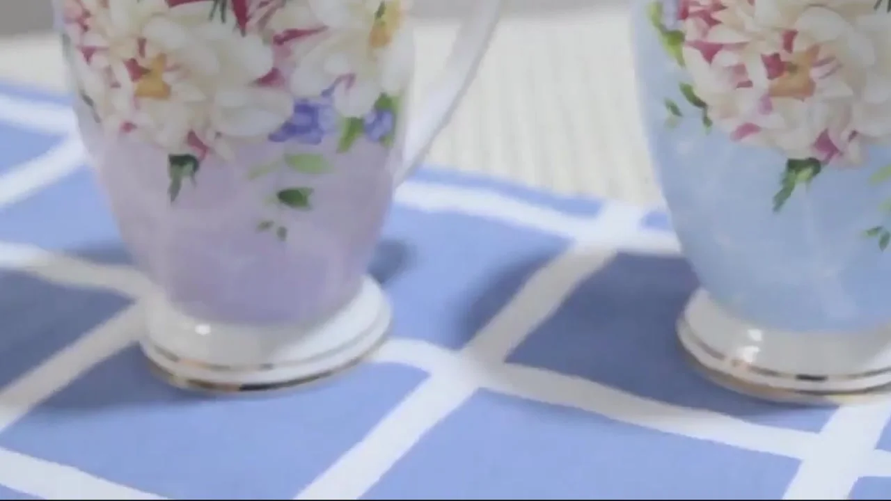 Tazza In Bone China 300 Ml - Floreale Rossa Con Manico Oro - Porcellana Fine Per Caffè E Tè