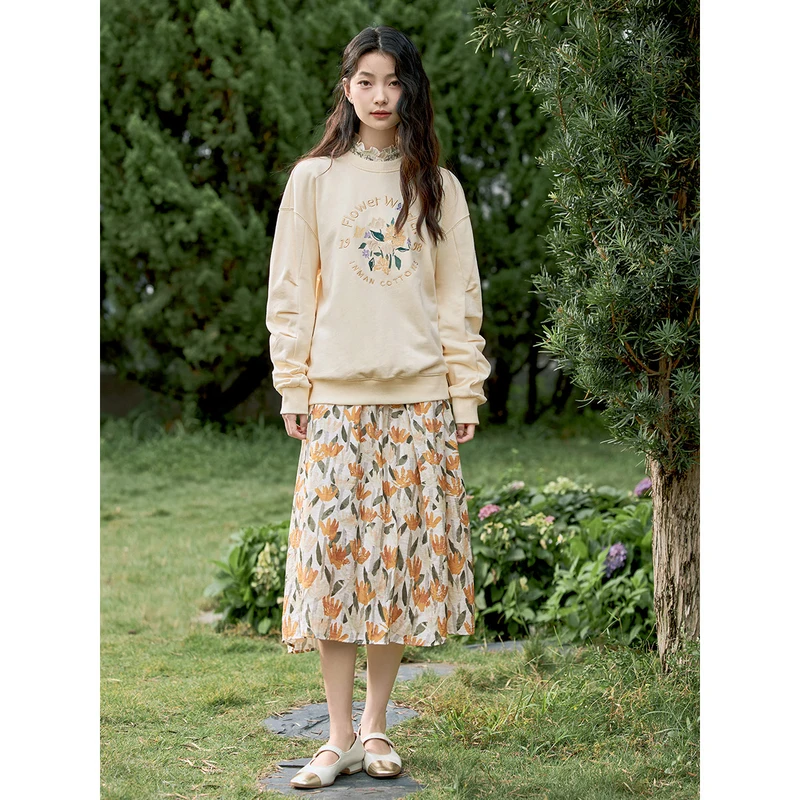INMAN Women Sweatshirts 2023 Spring Long Pleated Sleeve Round Neck Loose Hoodies Flower Embroidery Fashion Commuting Pullover
