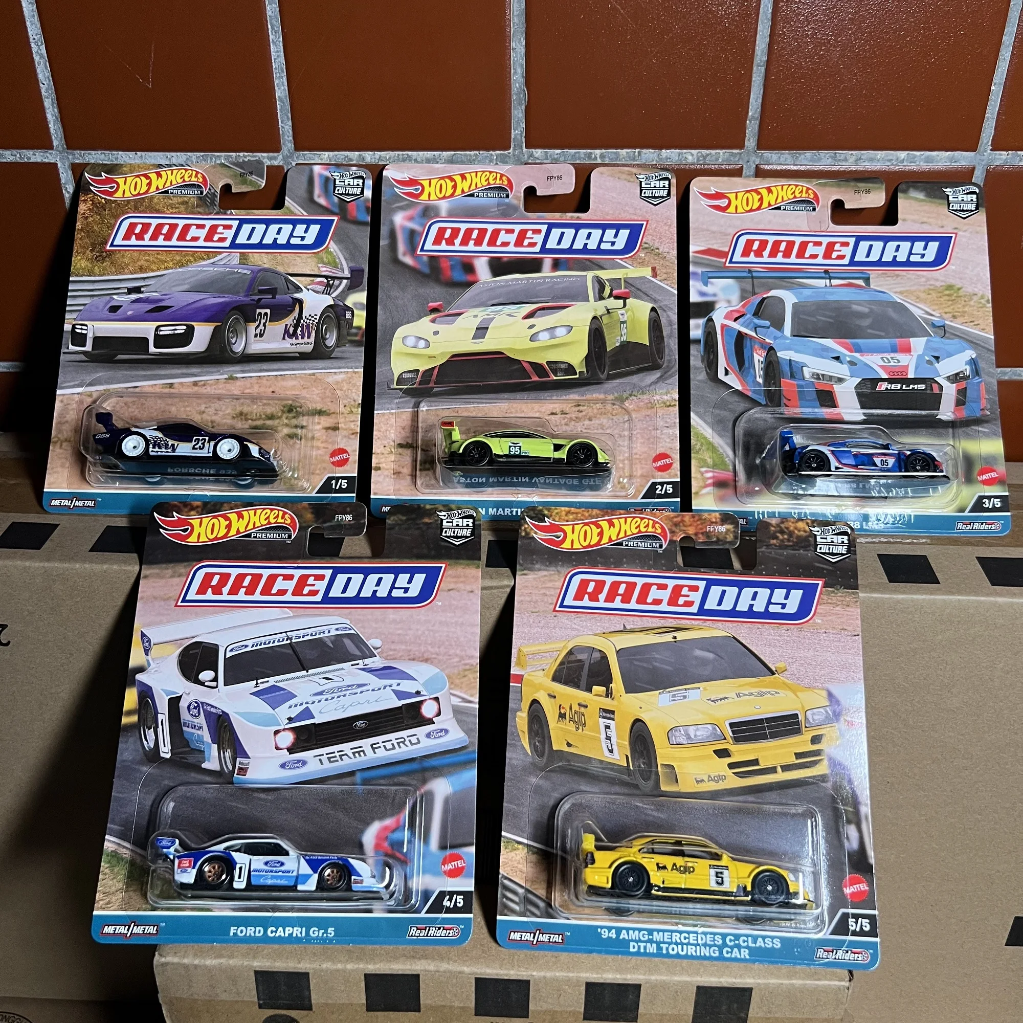 Hot-Wheels-Premium-Race-Day-ASTON-MARTIN-VANTAGE-GTE-AMG-C-CLASS-DTM ...