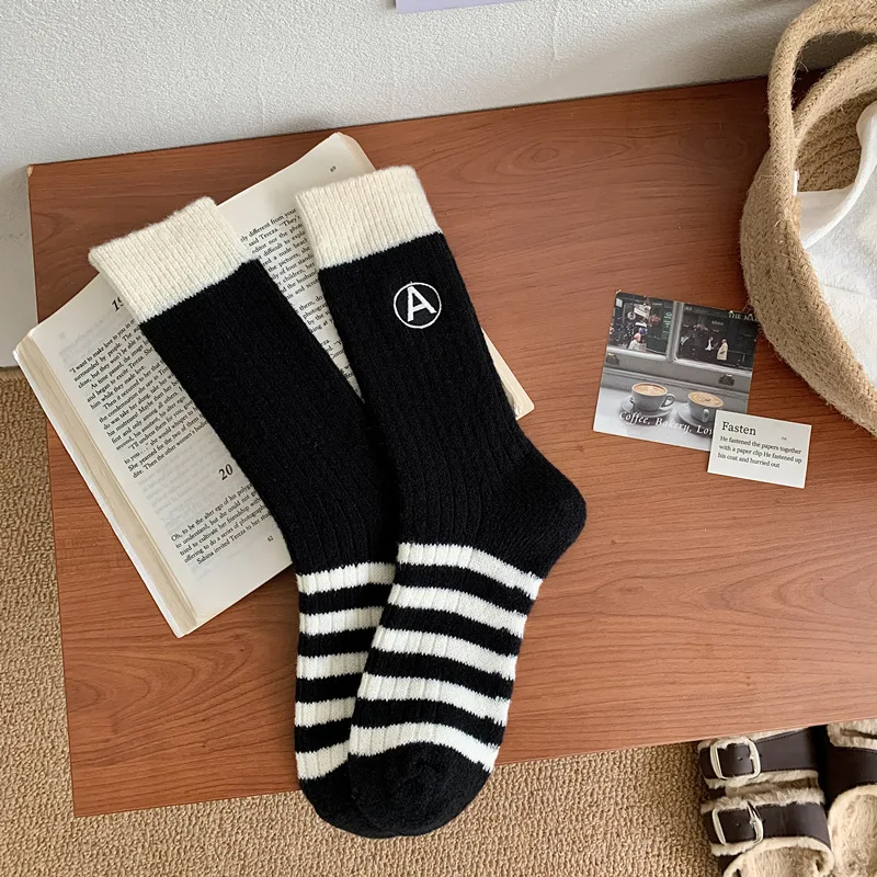 Autumn-winter Embroidered Alphabet Wool Socks for Women Thickened Warm Mid-tube Socks Collegiate Style Cashmere Pile Socks