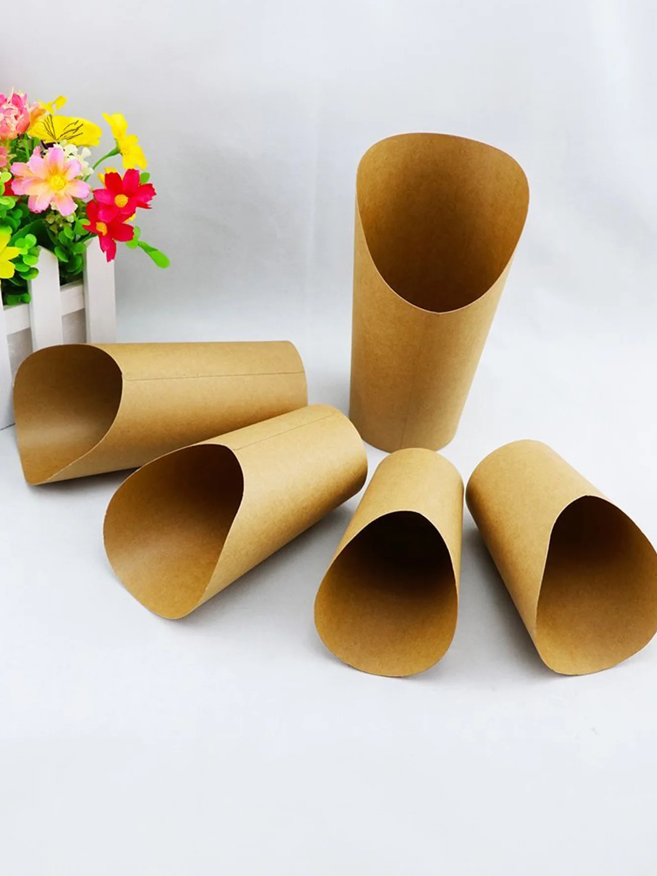 Disposable egg waffle ice cream paper cups, thickened oblique pine branches, kraft paper fries cups, chicken rice flower cups