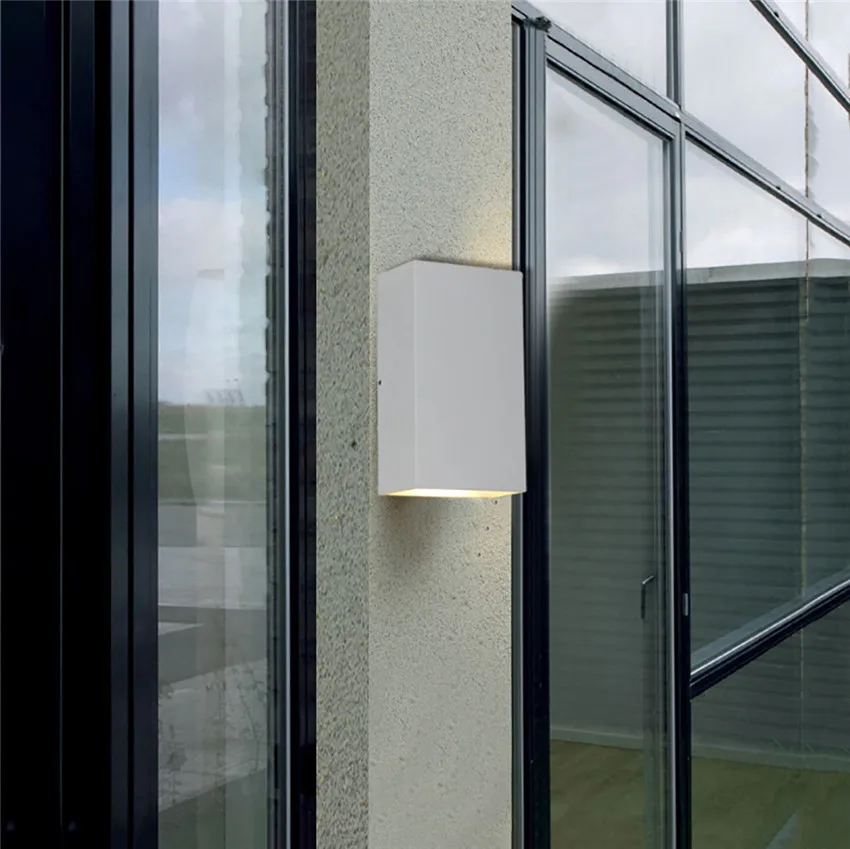 NR-06 OUTDOOR WALL LIGHTS  (12)