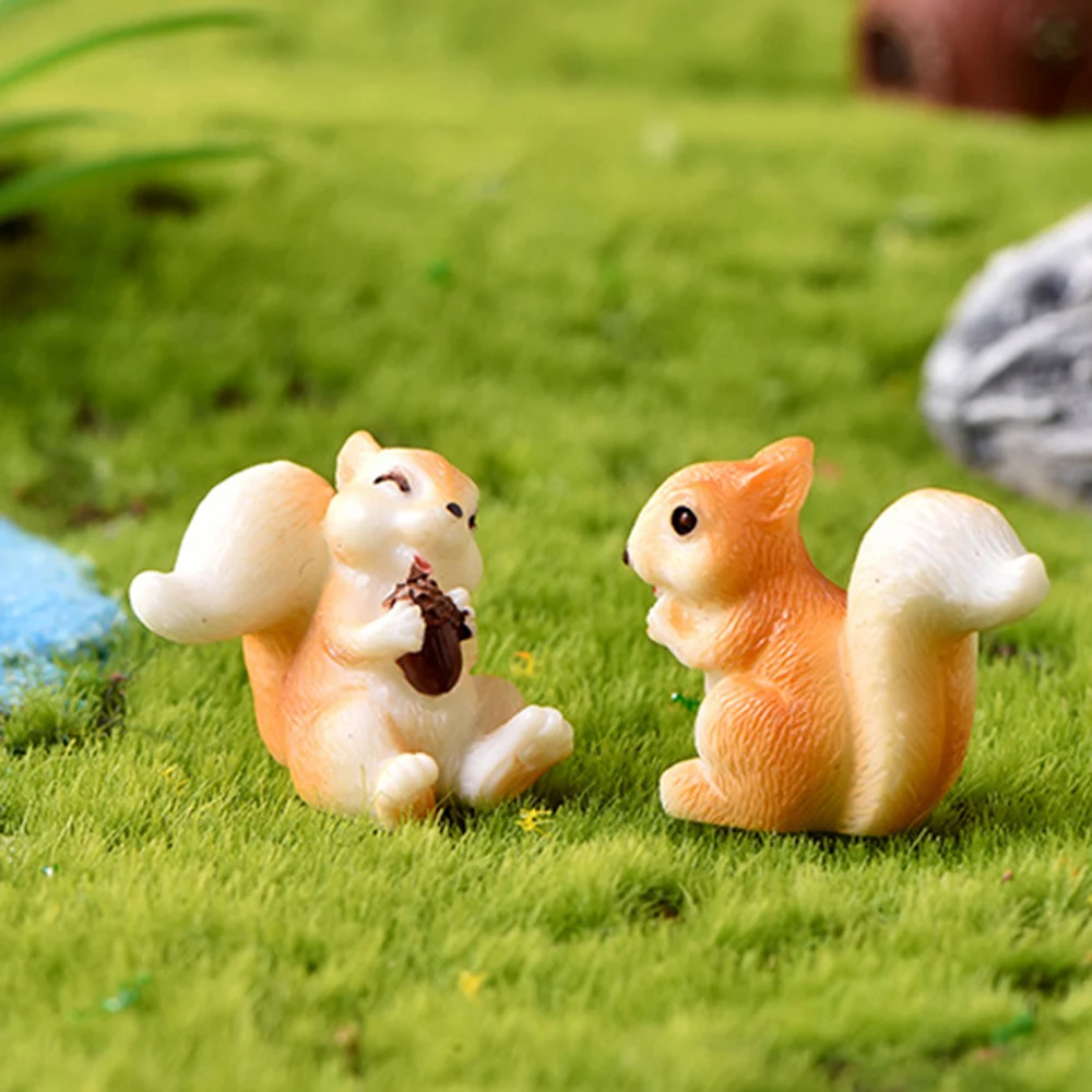1pcs Mini Squirrel Figurine Pine Cones Kawaii Accessories House Decoration Desk Garden Home Decor