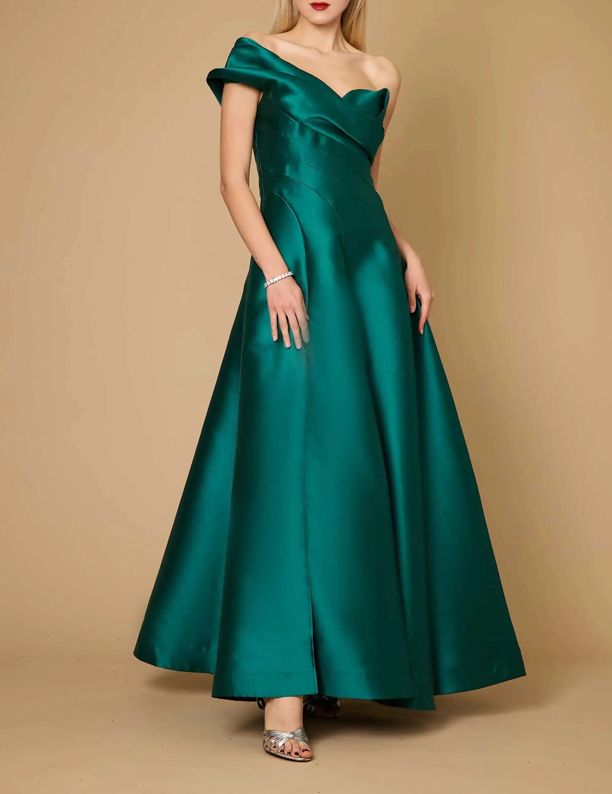 

Elegant One Shoulder Long A Line Prom Dress Sleeveless Satin With Pleat Slit Formal Evening Party Ball Gown Homecoming Dresses
