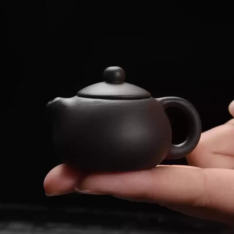 Chinese Tea Pet Mini Teapot Pet Mini Ceramics Cute Zisha Tea Pet for Kungfu Tea Tray Desk Ornament for Kungfu Tea Table