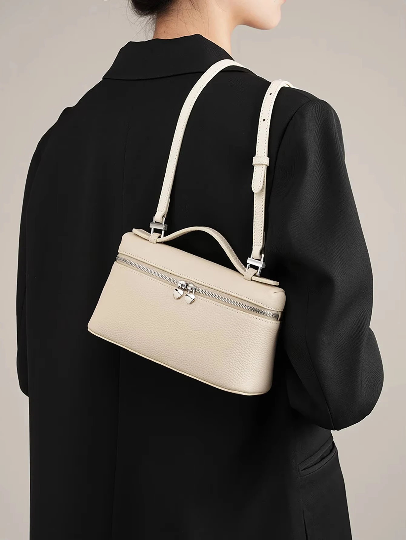 รูปสินค้า กระเป๋าถือแฟชั่นผู้หญิง ทรง Crossbody วัสดุ PU ทนทาน
