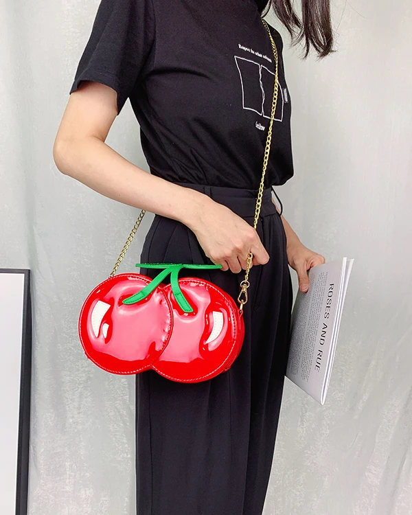 GERGIANA CLUTCH DAZ レッド タッセル付き Ed Hardy Geisha Girl Wristlet Clutch Bag Purse 12” Silver