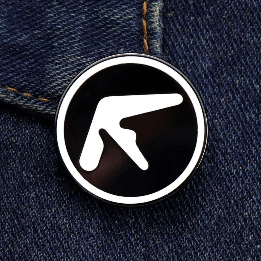 

Миниатюрные медные украшения для рюкзака Aphex Twin Logo Pin Petite