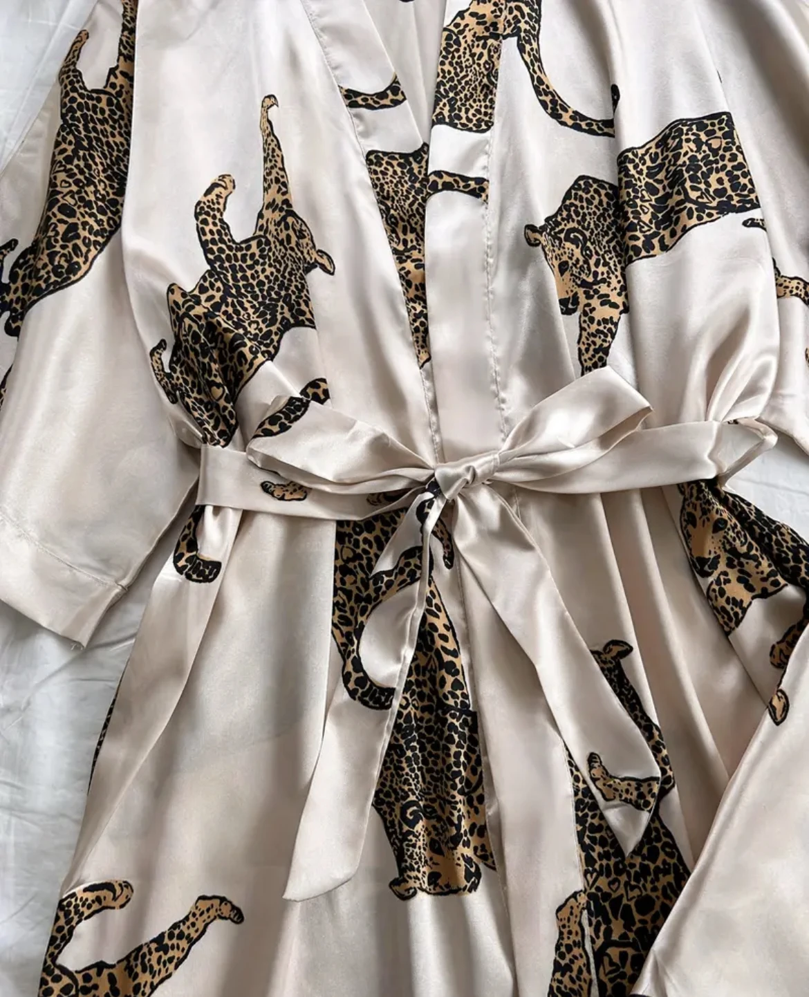 تقليد ملابس نوم من الحرير مثير الخامس الرقبة طويلة...