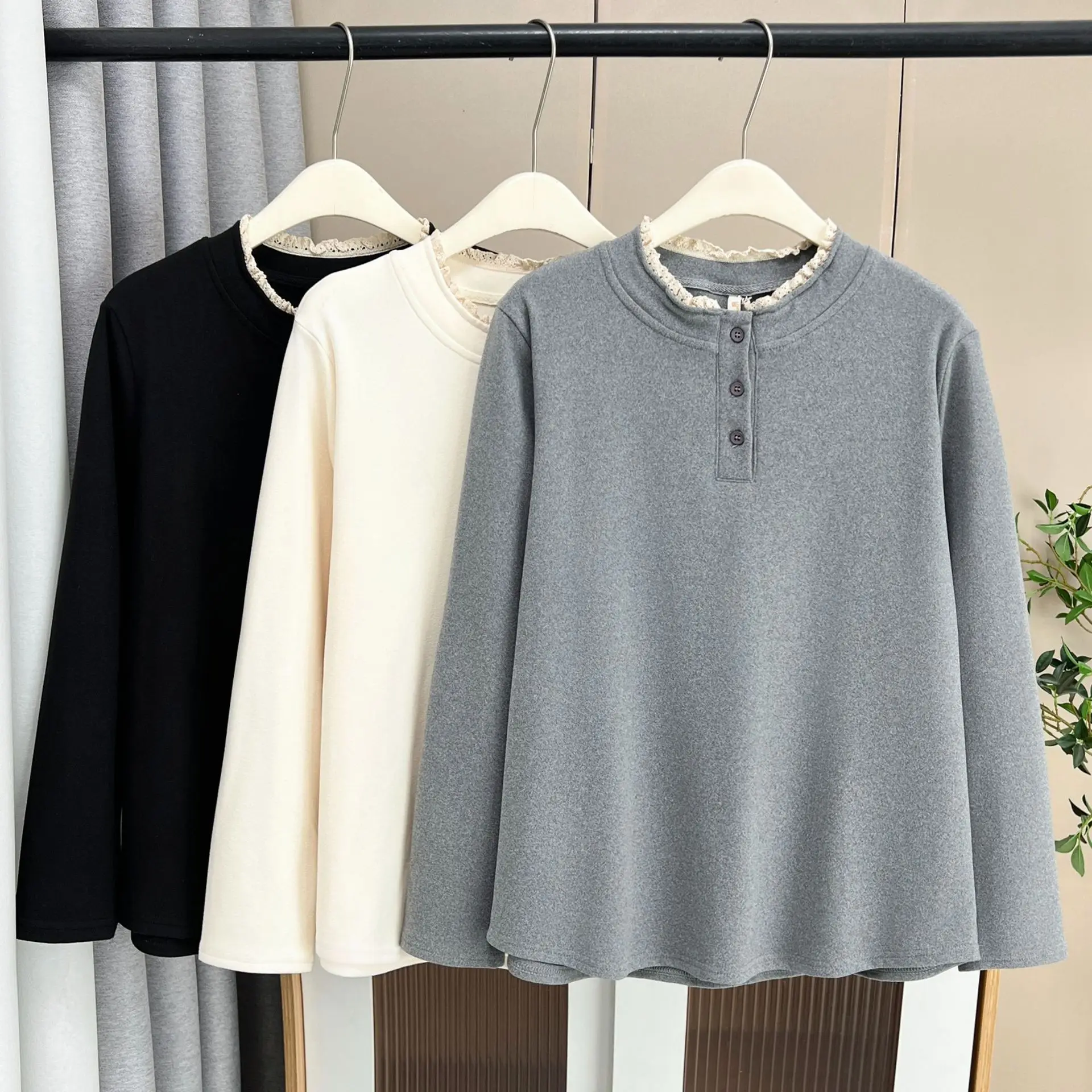 XXXXL Fashion Plus Size Women's T-Shirt Autumn And Winter Stylish Lace Three Button Long Sleeved De Velvet Warm Inner Tops 2572