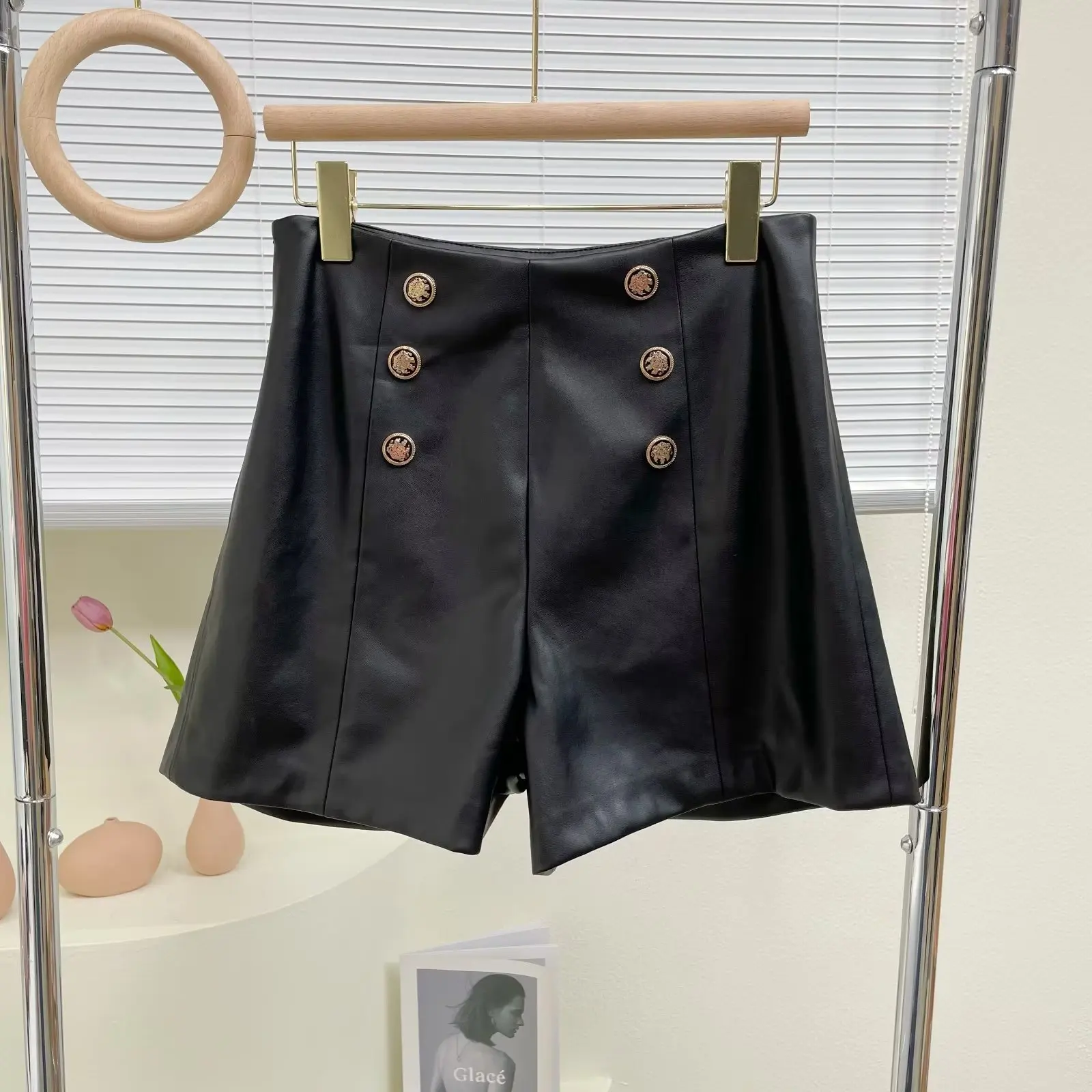 

BM&MD&ZA 2022 Autumn New Style Embossed Metal Buttons Breasted Decorative High Waist Casual Imitation Leather Shorts 3046258