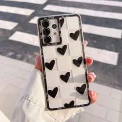 Black and White Grid Heart Pattern Phone Case Cover - Samsung Galaxy S23 Ultra (Style 1)