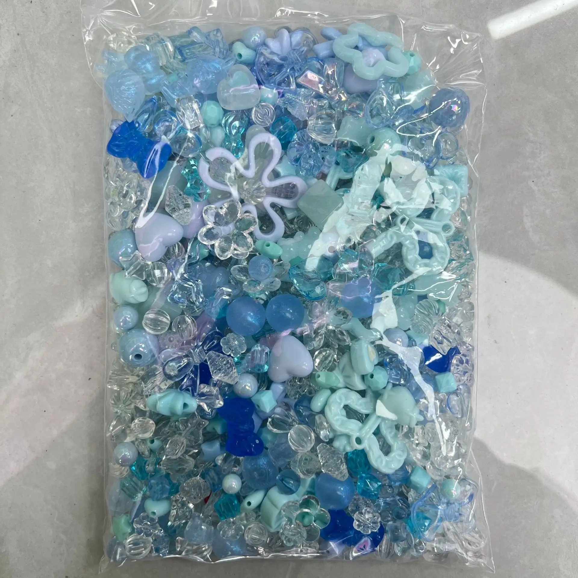 50 g süße verschiedene Acryl-Kawaii-ästhetische Blumen-Schmetterlingsperlen für DIY-Armbänder, Halsketten, Schmuck, Handykettenherstellung – Detail 8