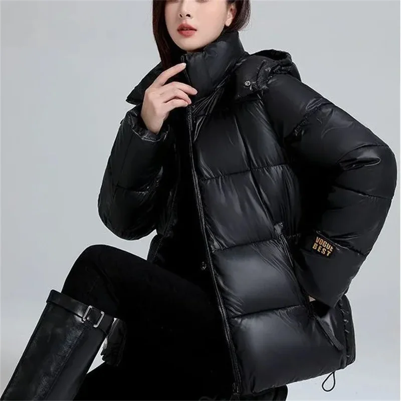 سترة سوداء قصيرة بغطاء للرأس من القطن السميك للنساء معطف شتوي سترة دافئة من القطن سترات نسائية كورية فضفاضة