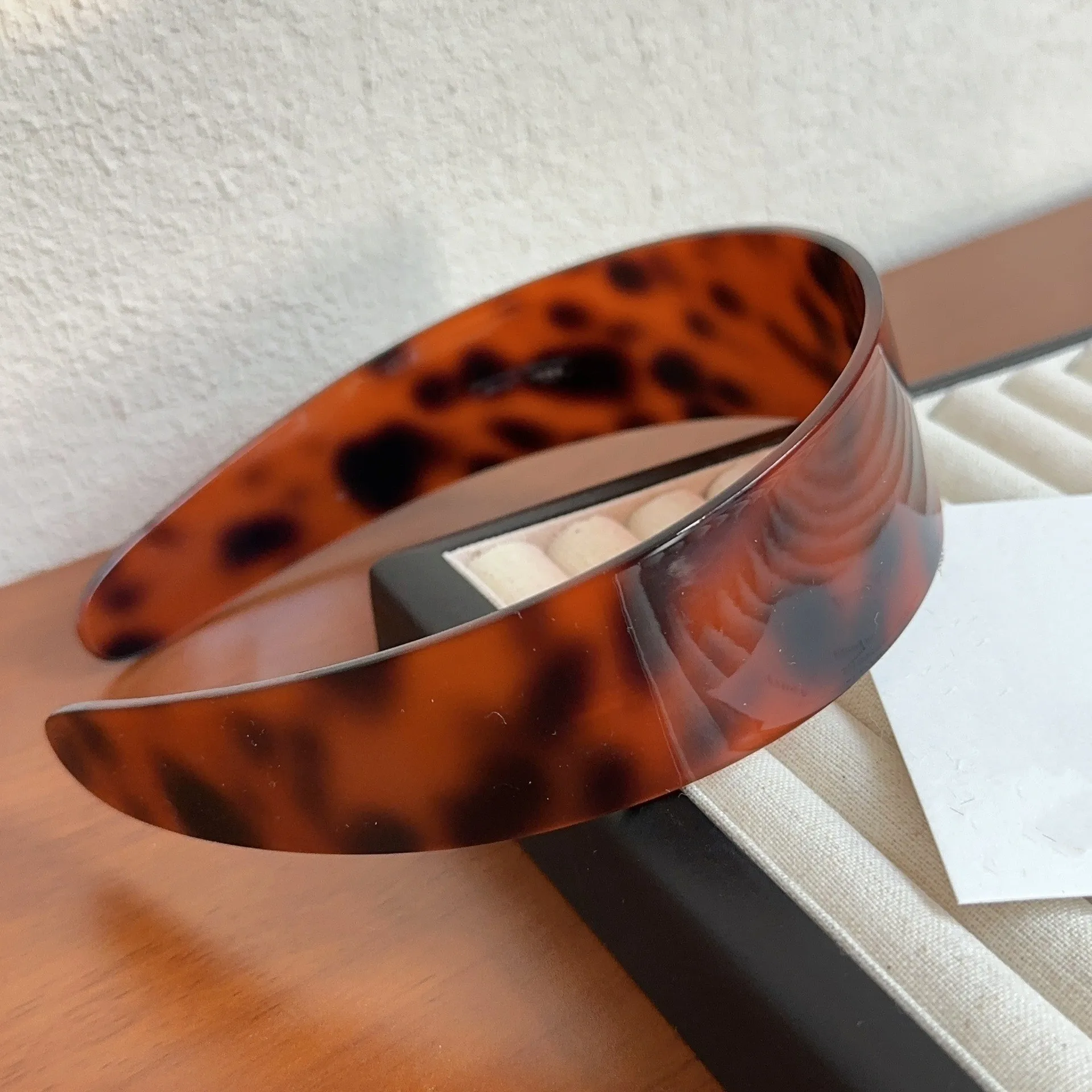 Stirnband mit Leopardenmuster, modischer breiter Haarreif, Acetat-Stirnband, Retro-Mode-Stirnband für Hochzeit, Büro, Party – Detail 12
