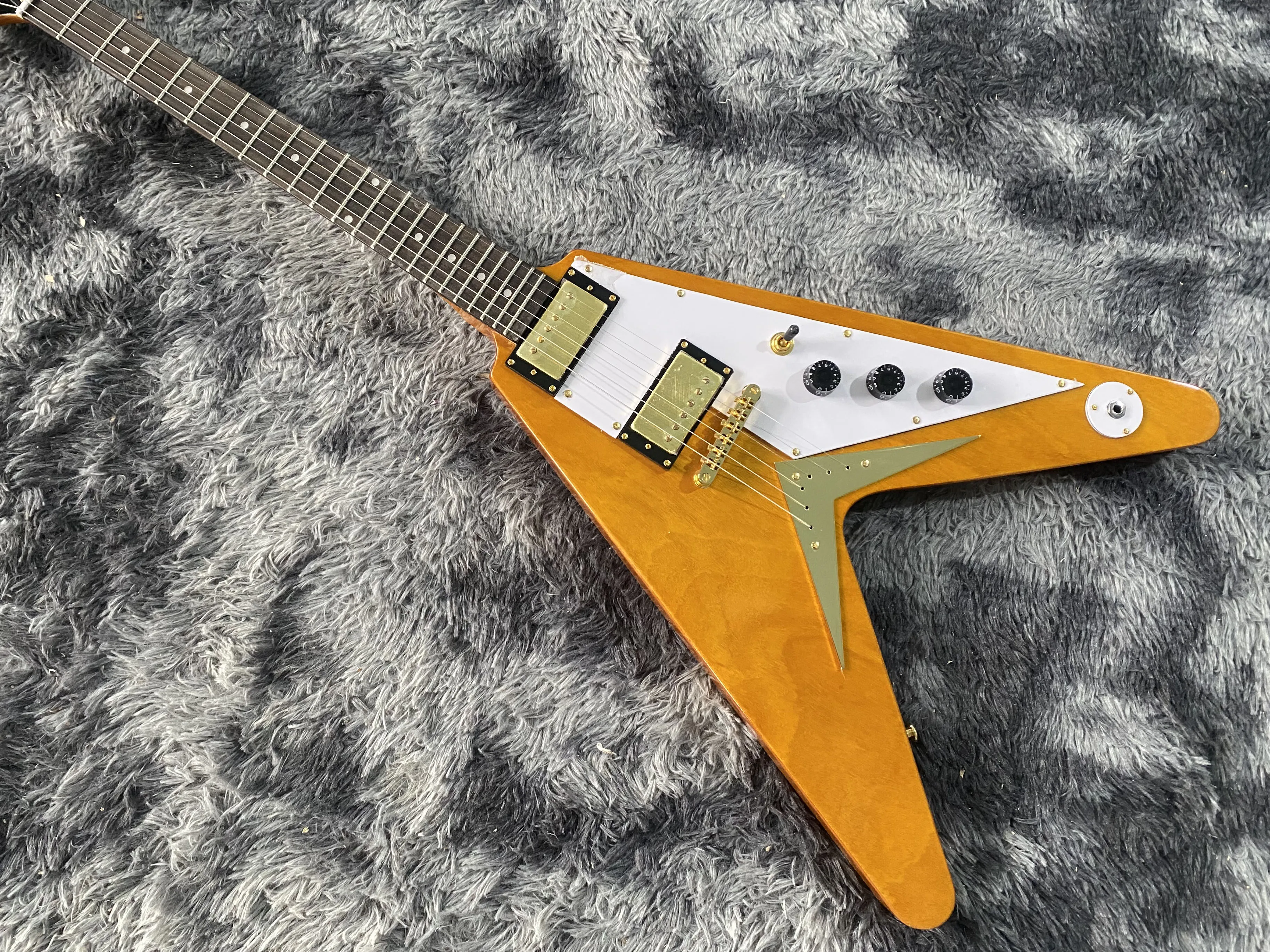 

China's Becoda Electric Guitar Gib Flying V Style Transparent Yellow Color Gold Hardware
