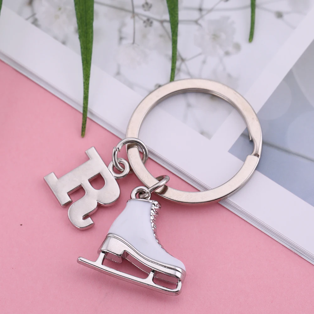エナメル高級キーホルダースケート靴イニシャルキーチェーンリング白