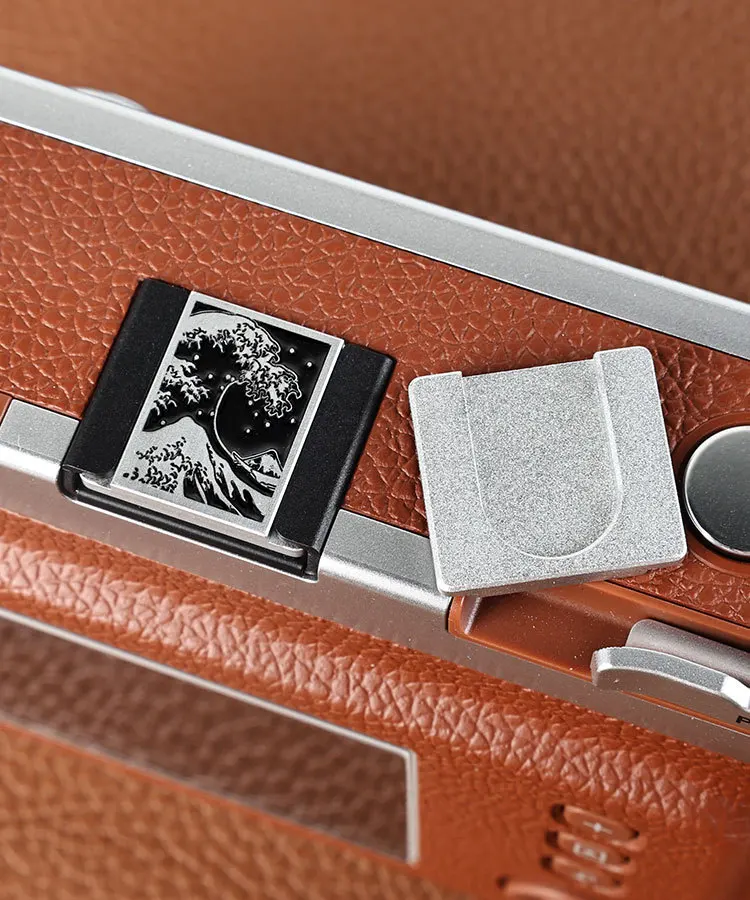 1 Set Metall-Kamera-Blitzschuhabdeckung + Auslöseknopf-Schutzkappe für Canon Nikon Z30 Sony Fuji XT5 XS20 XT100 Kameras – Detail 4