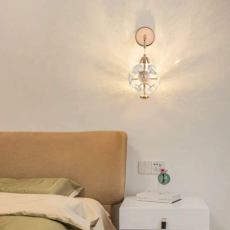 Рисунок 2 - Современная простая прикроватная настенная лампа