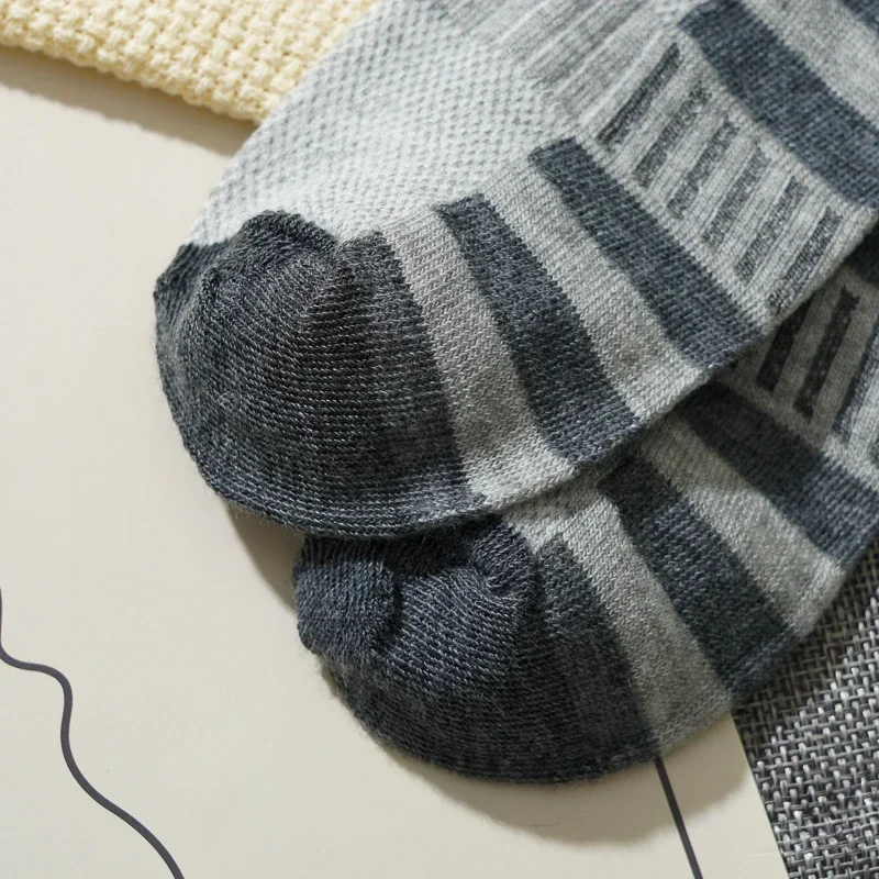 3 Pairs/Pack Men's Sports Casual Socks Spring Autumn Breathable Middle Tube Socks Men Striped Trendy Cotton Blends Short Sock