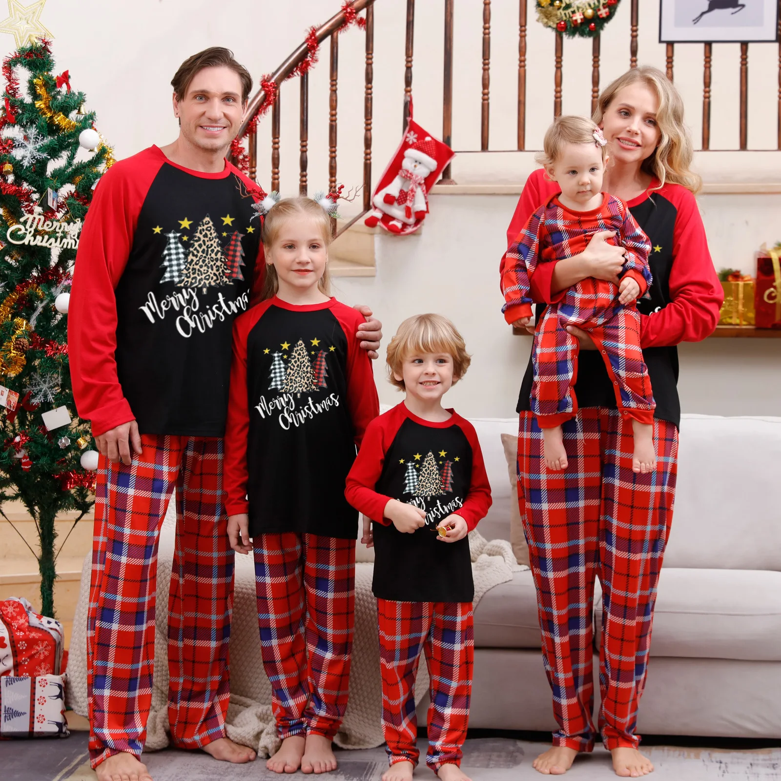thumbnail image 1 of Conjuntos familiares a juego para Navidad, pijamas de 2 piezas para mamá, papá e hijos, mamelucos para bebé, ropa de dormir informal y holgada, pijamas de aspecto familiar para Navidad, 1 of 5