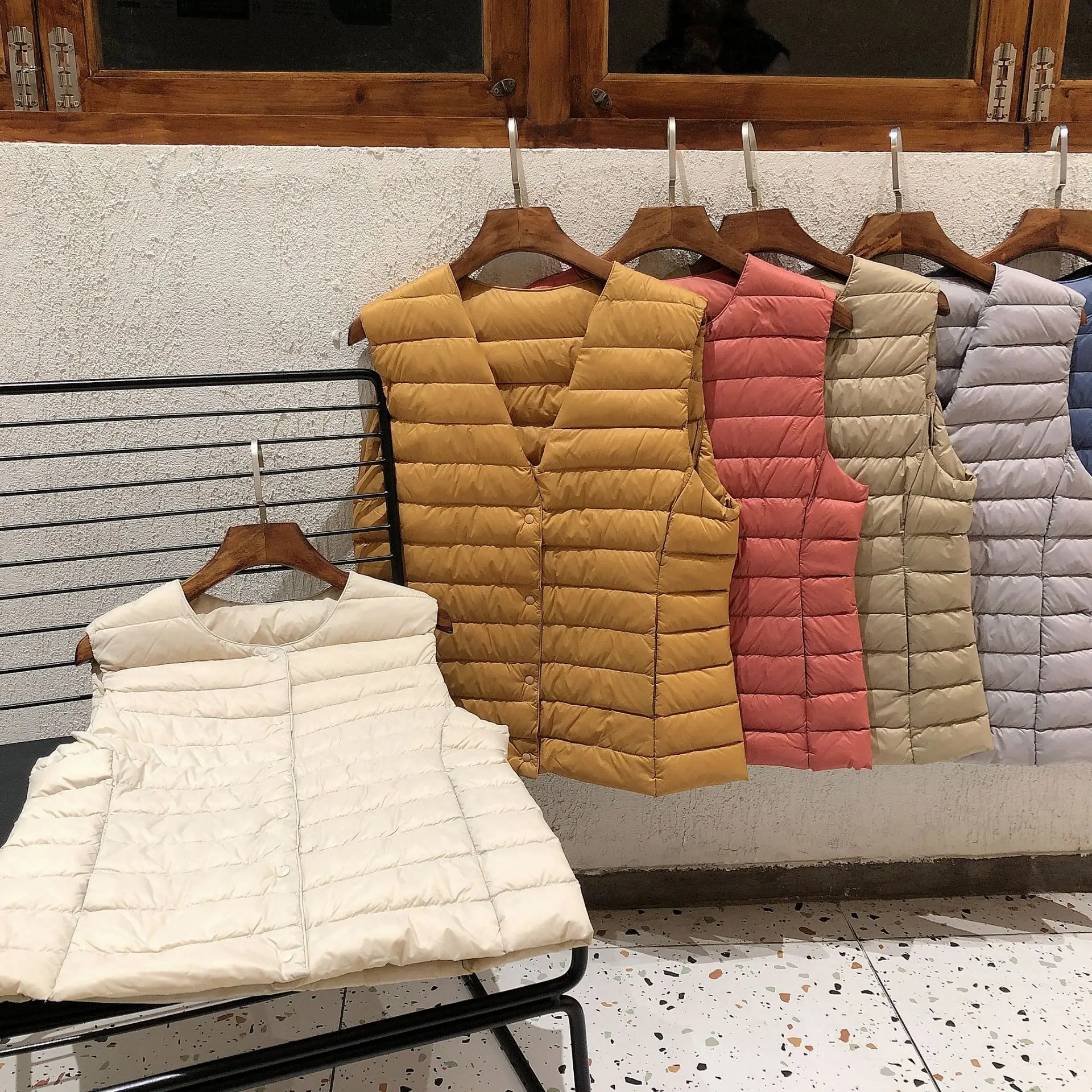 Women Spring Sleeveless Liner Duck Down Jacket 2023 New Autumn Winter Ultra Light 90% White Duck Down Female Vest Coats