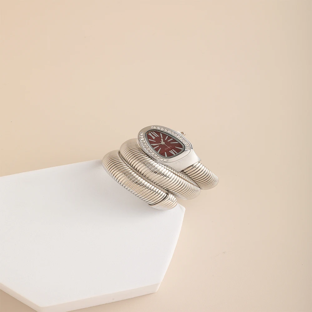 New Snake-Inspired Diamond-Embedded Ladies' Watch: Stylish and Trendy Quartz Wristwatch with Bracelet Design