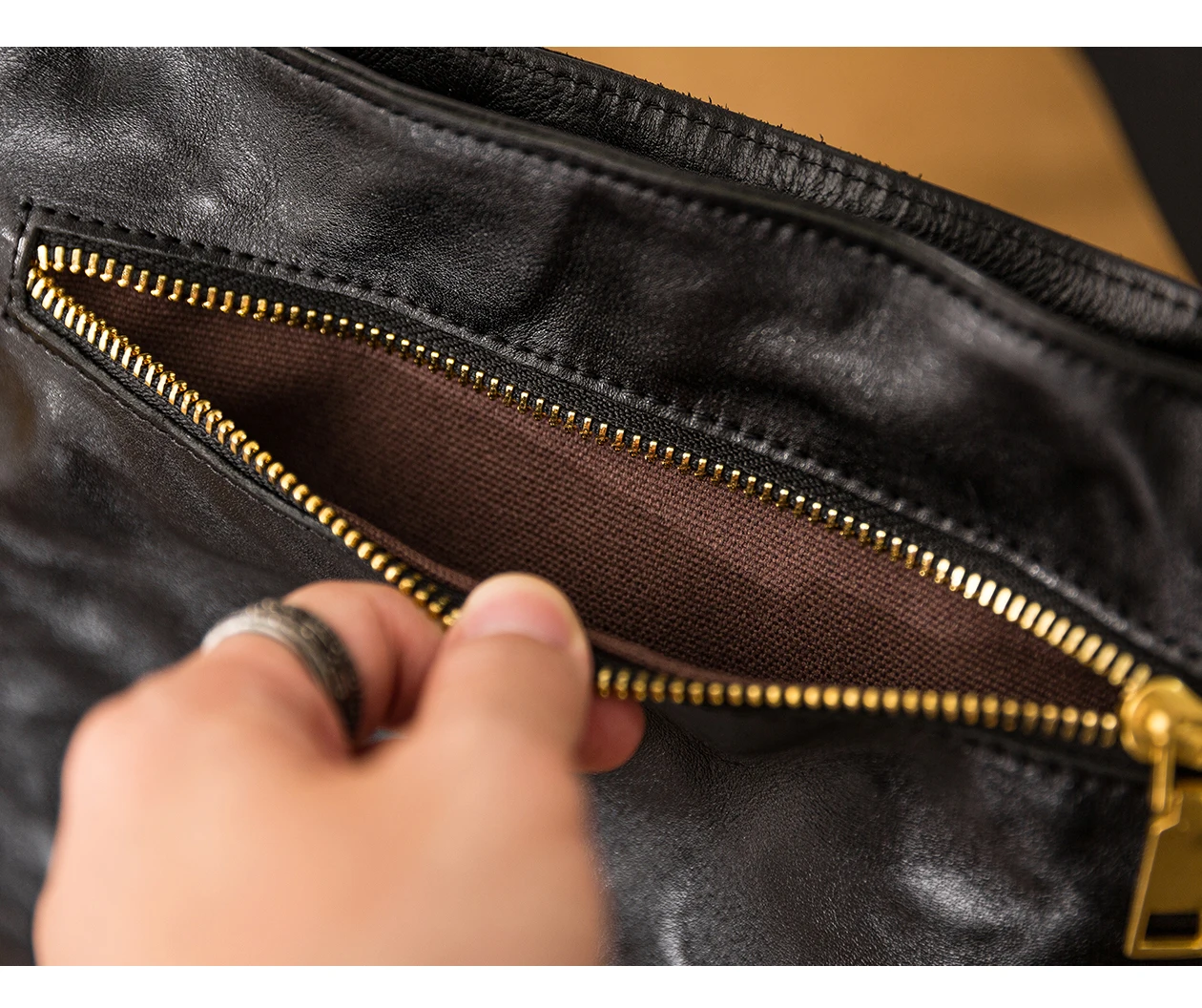 PNDME lässige Vintage-Umhängetasche aus hochwertigem Echtleder für Herren, Outdoor-Reisetasche, luxuriöse Pendler-Umhängetasche aus Rindsleder – Detail 12