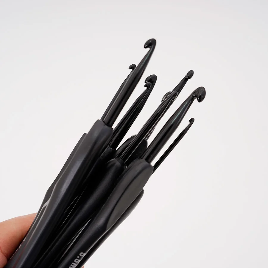 Crochet Kit Knitting Supplies Knitting Material Knitting Craft Supplies Knitting Tools OPP Bag Packing Black Plastic Handle Alumina Crochet Set A Set of 9 Pieces 2.0-6.0mm