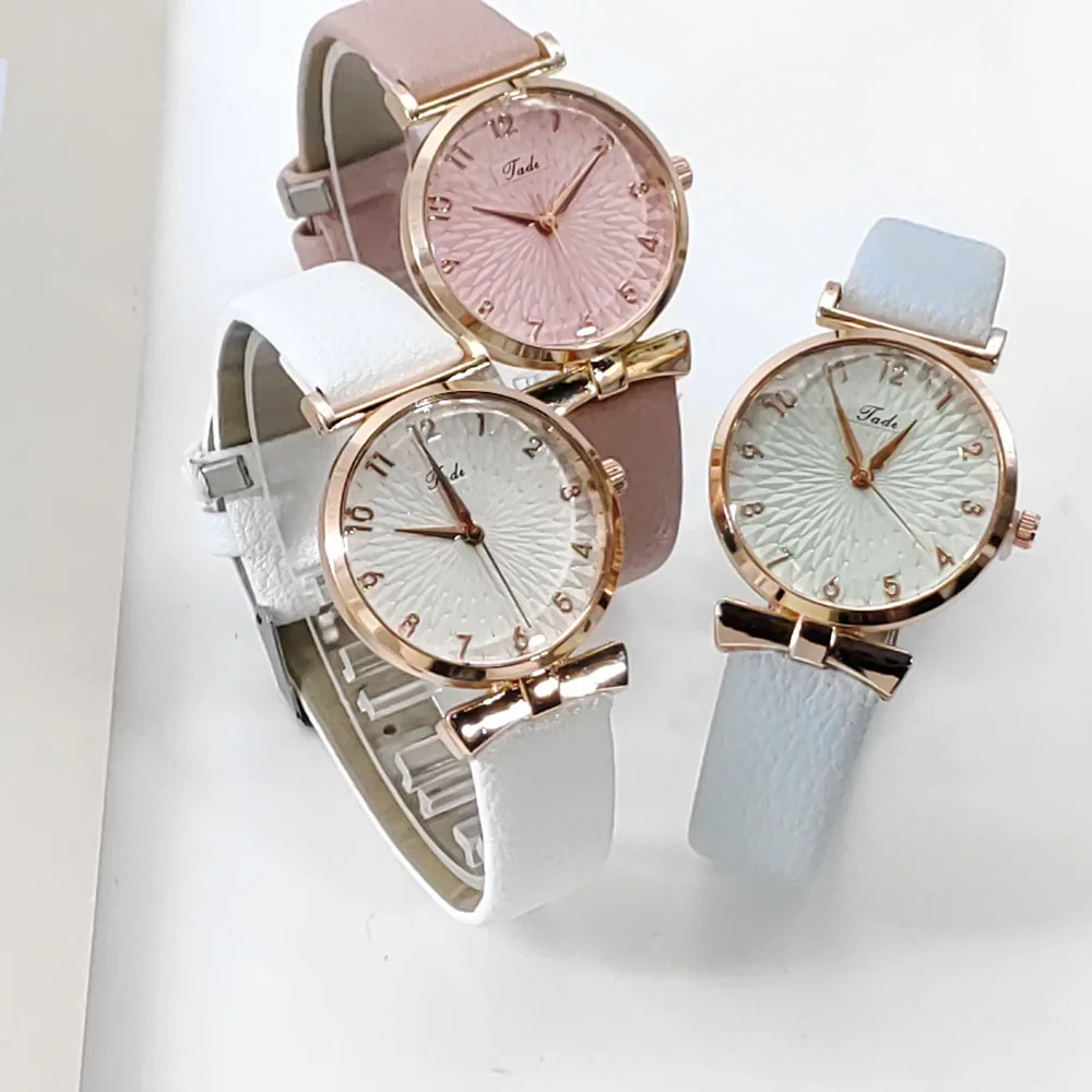 Lot De 5 Montres Bracelet Femme ZQ - Cadran Fleuri Doré, Bracelet Cuir Noir, Quartz, Neuves Avec étiquettes