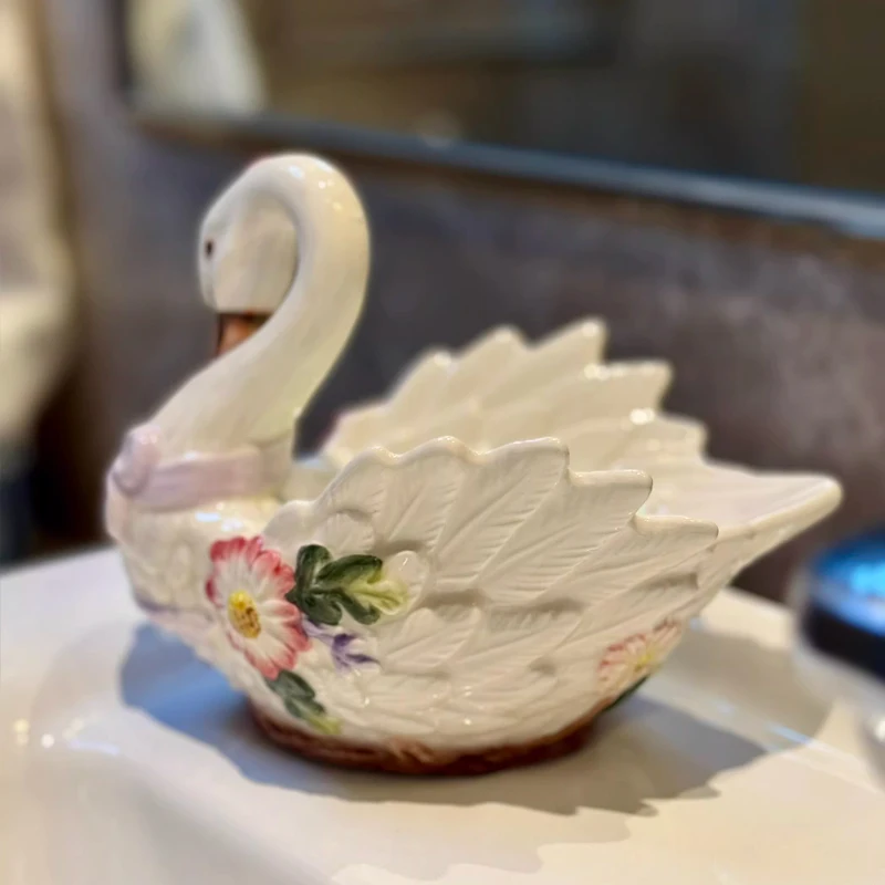 Creative Ceramic Soap Box, Light luxury Cute Swan Shaped Soap Dishes, Home Bathroom Kitchen Supplies, Bathroom storage rack, 1Pc