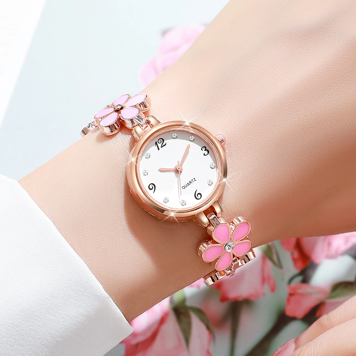 Trendy New Women's Watch Set Romantic Simple Digital Dial Lightweight Bracelet Watch Set (Box Not Included))