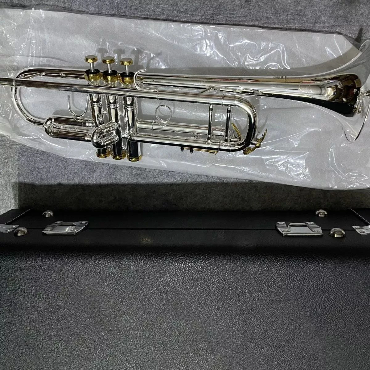 Trumpet YTR-8335GS Silver Gold Key with Case-Professional Performance Trumpet