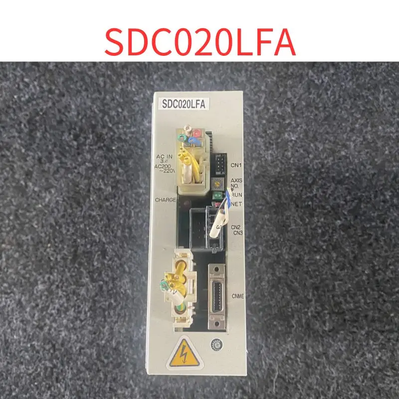 

Б/у SDC020LFA 200 Вт робот-серводвигатель тест ОК