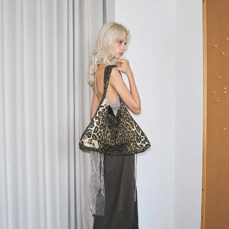 Canvas Leopard Print 2025 Hot Selling Shoulder Bag Large Capacity Versatile Fashion Handbag Soft Simple Trendy Tote Bag