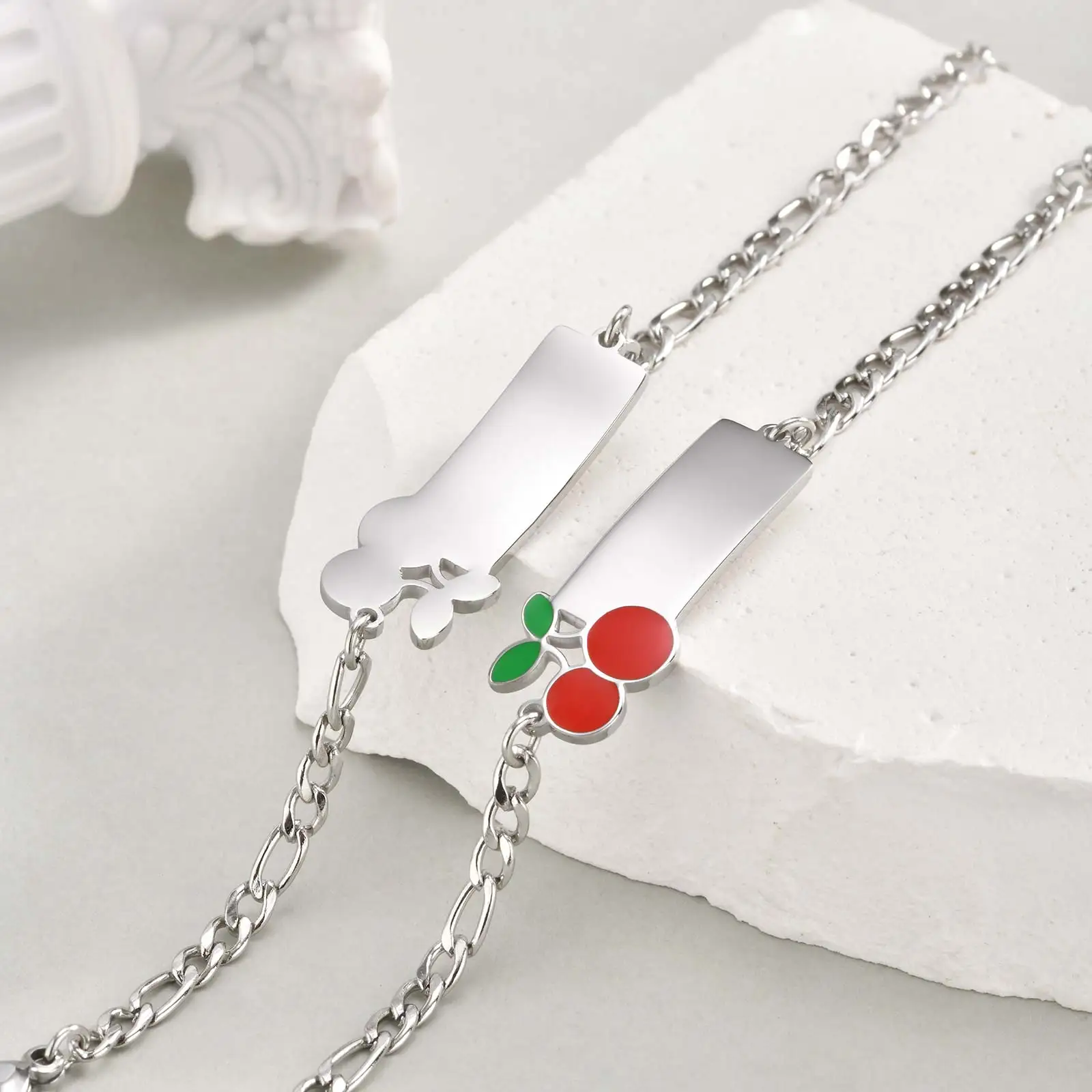 Personalisierte Namens-ID-Armbänder mit Gravur für Mädchen, Jungen, Babys, nicht allergisch, Edelstahl-Kette, Kirscharmband, individueller Schmuck – Detail 8