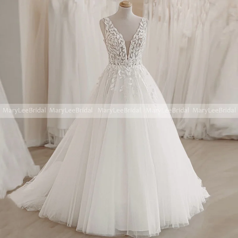 Unique Leaves Appliques Tulle Bridal Gown Plunging V-neck Sheer Bodice Country Wedding Dress Voluminous A-line Low Back Vestidos