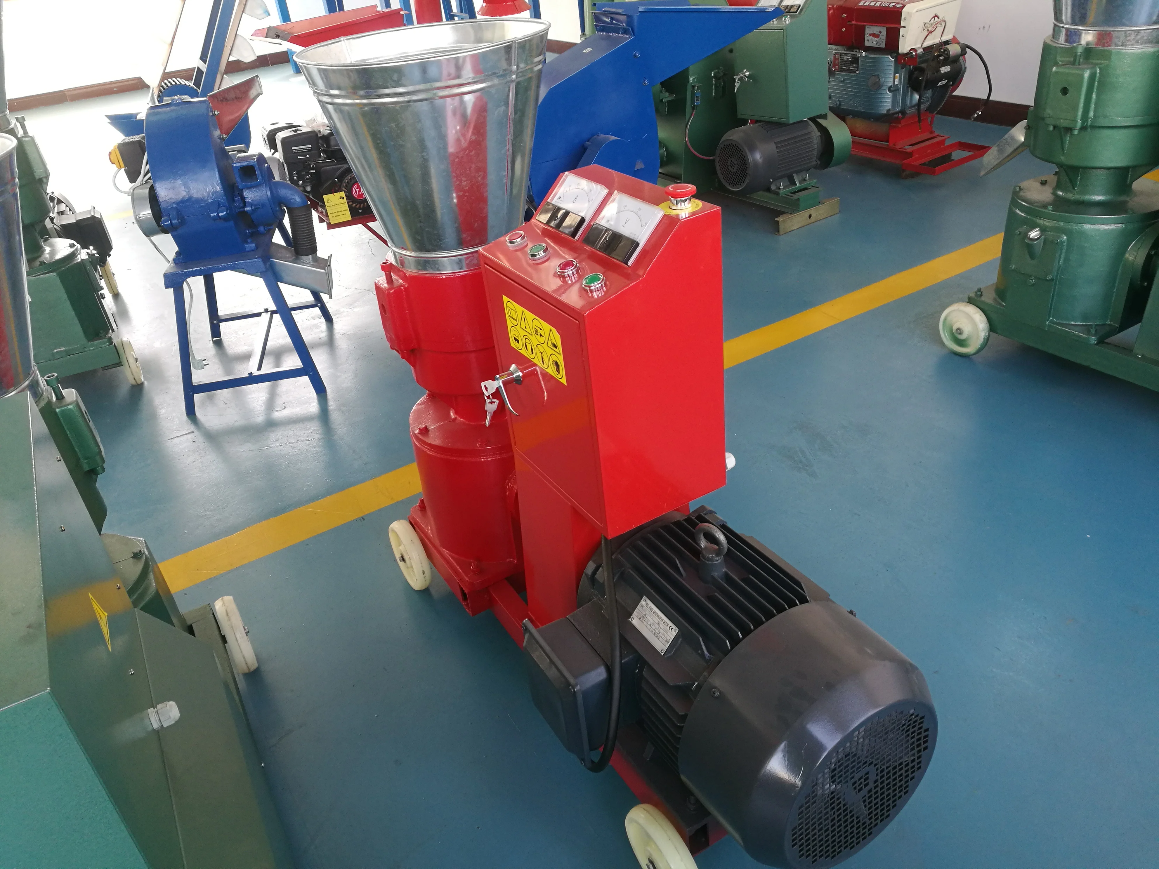 KL200 KL200B 7.5 KW Small Biomass Pellet Mill Pellets Making Machine To Door