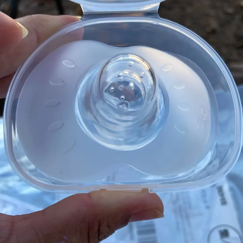 2Pcs Silicone Nipples Protectors Feeding Mothers Nipple Shields Protection Cover Breastfeeding Carrying Clear Nipple Case Shield