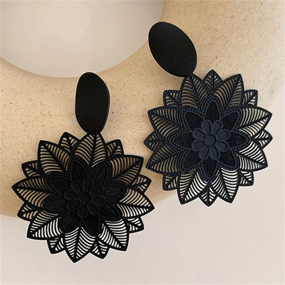 Pendientes colgantes de flores de Color negro Punk Vintage para mujer, pendientes de alas de corazón de mariposa geométricos góticos exagerados, joyería de fiesta